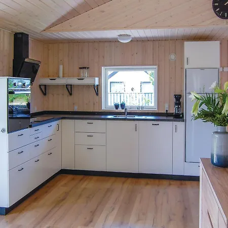 Three-bedroom Holiday In Ferienhaus *