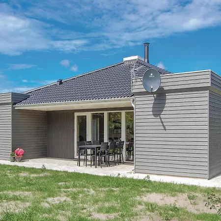 Ferienhaus Three-bedroom Holiday In